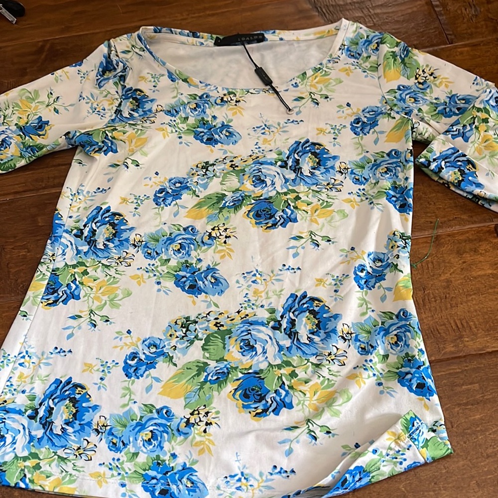 Loalde flowered top 3/4 sleves s